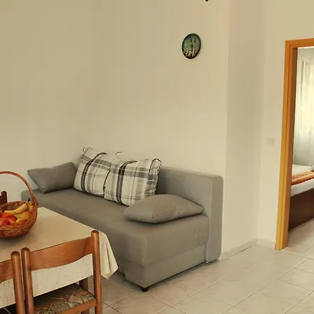 Lancek إيفان دولاس