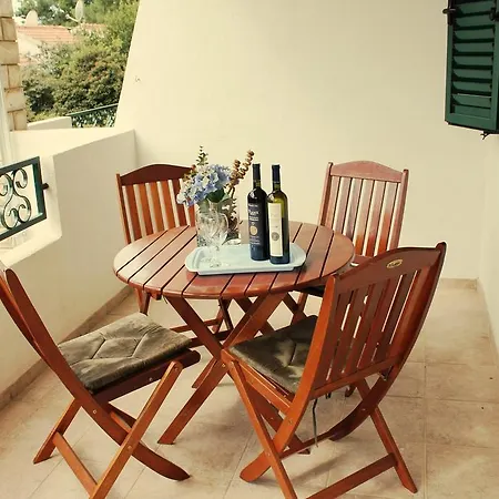 Lancek Apartman *